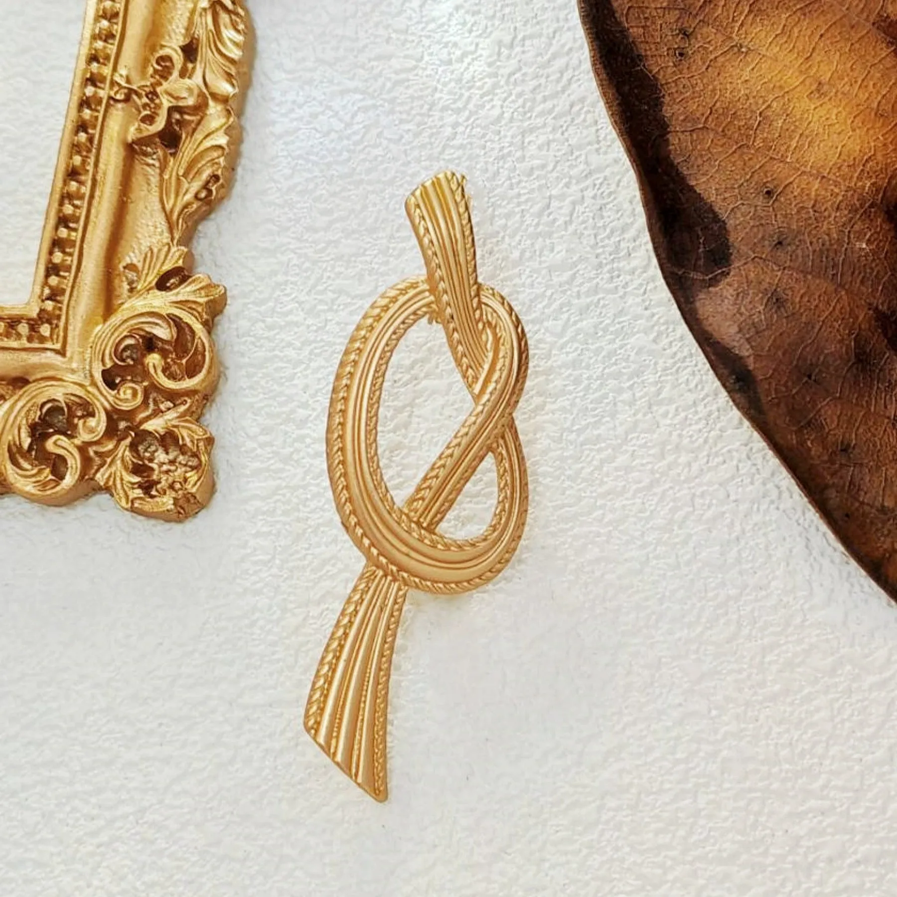 Chic Vintage Bold Gold Rope Knot Brooch Pin Simplistic Fashion Jewelry